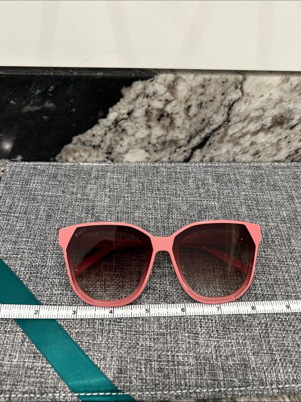 Diff Eyewear Matte Pink Cat-Eye Sunglasses with Gradient Lenses
